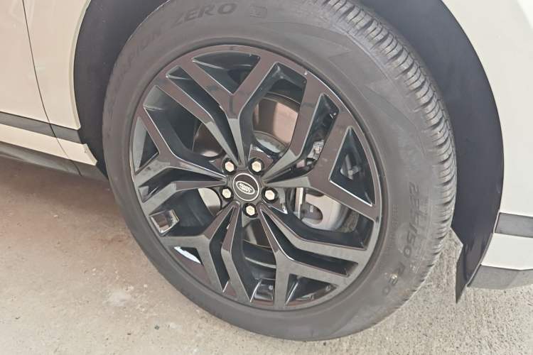 Used Land Rover Range Evoque 2023 Aurora L 249 PS Luxury Edition Right Front Wheel Hub
