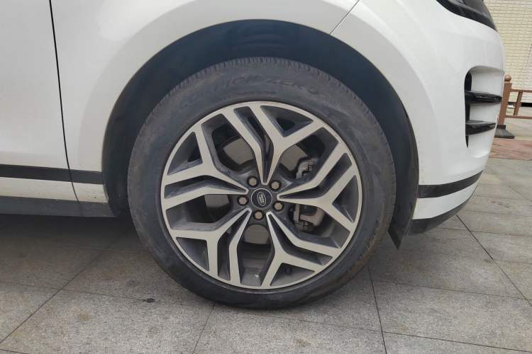 Used Land Rover Range Evoque 2023 Aurora L 249 PS Luxury Edition Right Front Wheel Hub