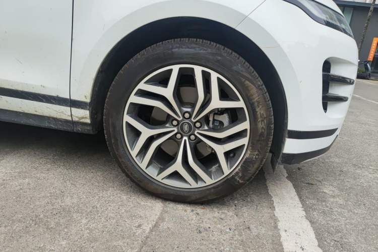 Used Land Rover Range Evoque 2023 Aurora L 249 PS Luxury Edition Right Front Wheel Hub