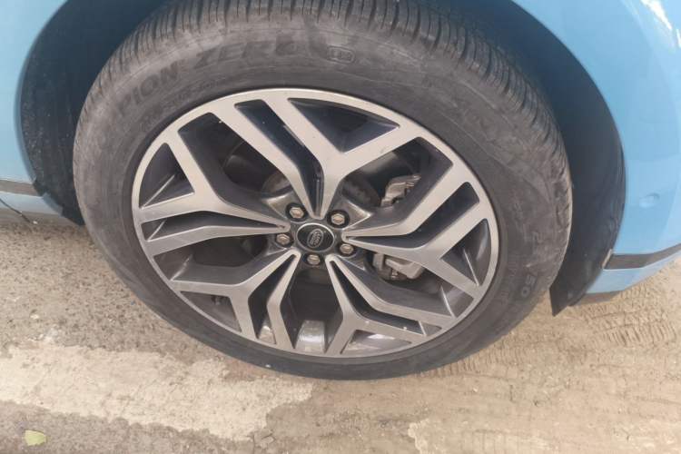 Used Land Rover Range Evoque 2023 Aurora L 249 PS Luxury Edition Right Front Wheel Hub