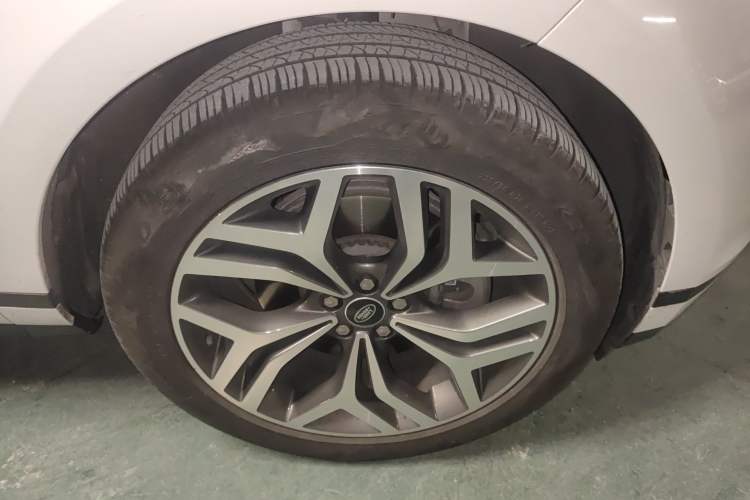 Used Land Rover Range Evoque 2023 Aurora L 249 PS Luxury Edition Right Front Wheel Hub