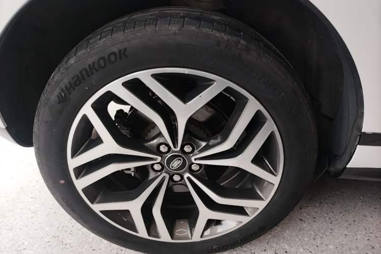 Used Land Rover Range Evoque 2023 Aurora L 249 PS Luxury Edition Right Rear Wheel Hub