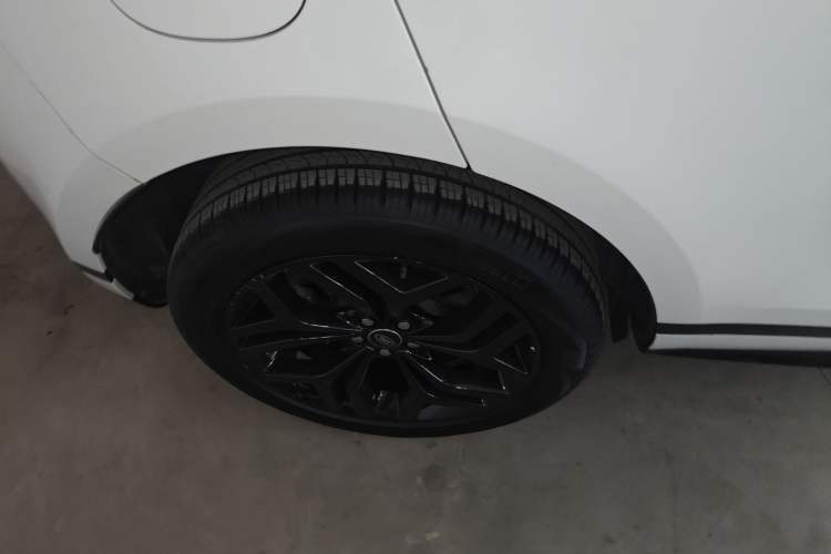 Used Land Rover Range Evoque 2023 Aurora L 249 PS Luxury Edition Right Rear Wheel Hub