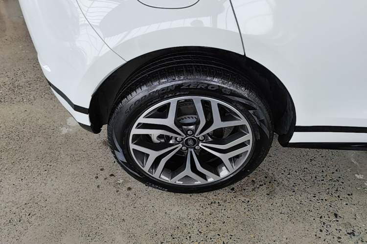 Used Land Rover Range Evoque 2023 Aurora L 249 PS Luxury Edition Right Rear Wheel Hub