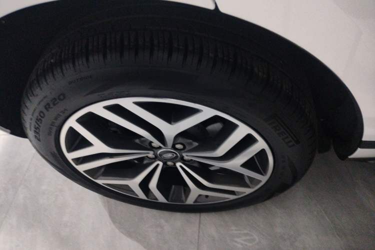 Used Land Rover Range Evoque 2023 Aurora L 249 PS Luxury Edition Right Rear Wheel Hub
