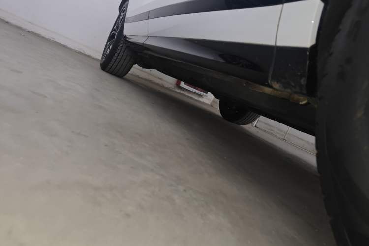 Used Land Rover Range Evoque 2023 Aurora L 249 PS Luxury Edition Right Side Sill