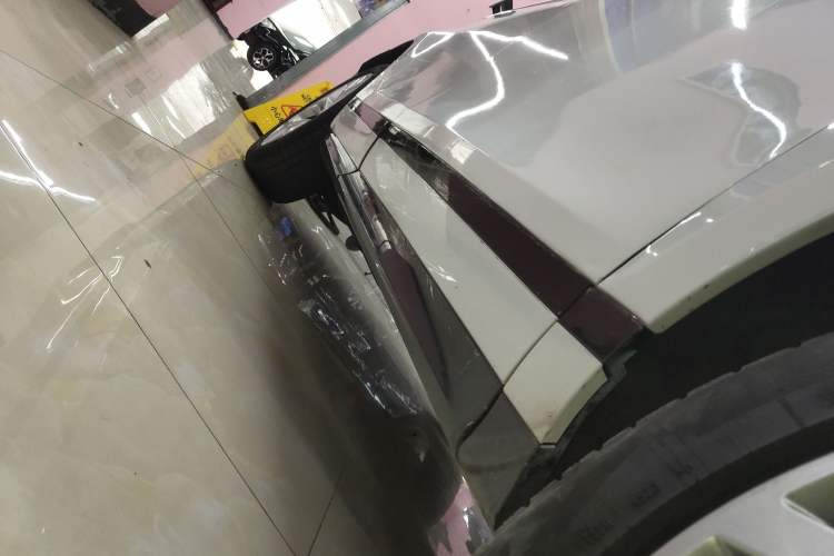 Used Land Rover Range Evoque 2023 Aurora L 200PS Elite Edition Right Side Sill