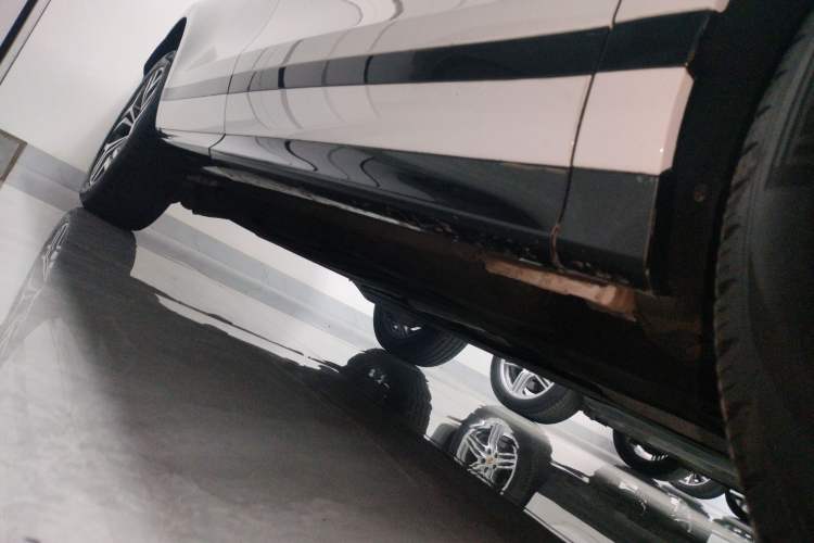 Used Land Rover Range Evoque 2023 Aurora L 249 PS Luxury Edition Right Side Sill