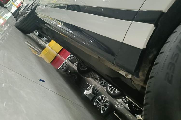 Used Land Rover Range Evoque 2023 Aurora L 249 PS Luxury Edition Right Side Sill