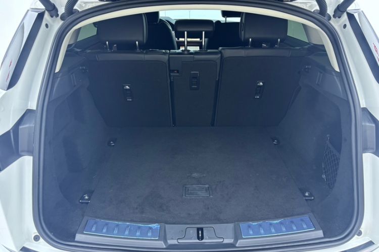 Used Land Rover Range Evoque 2023 Aurora L 249 PS Luxury Edition Trunk