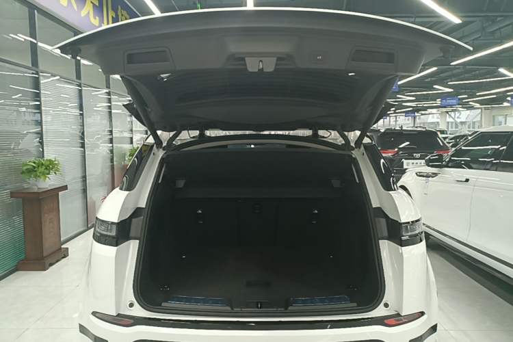 Used Land Rover Range Evoque 2023 Aurora L 249 PS Luxury Edition Trunk