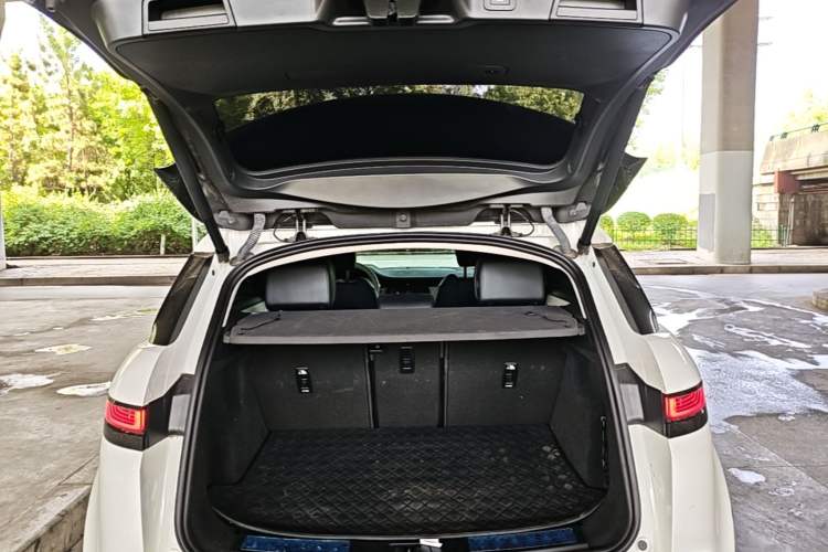 Used Land Rover Range Evoque 2023 Aurora L 249 PS Luxury Edition Trunk
