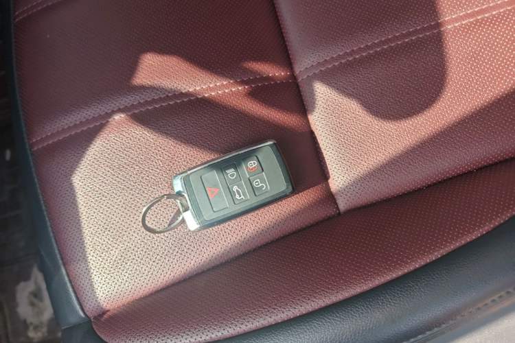 Used Land Rover Range Evoque 2023 Aurora L 249 PS Luxury Edition Vehicle Key