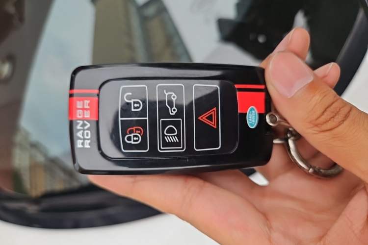 Used Land Rover Range Evoque 2023 Aurora L 249 PS Luxury Edition Vehicle Key