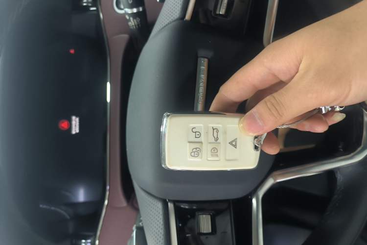 Used Land Rover Range Evoque 2023 Aurora L 249 PS Luxury Edition Vehicle Key