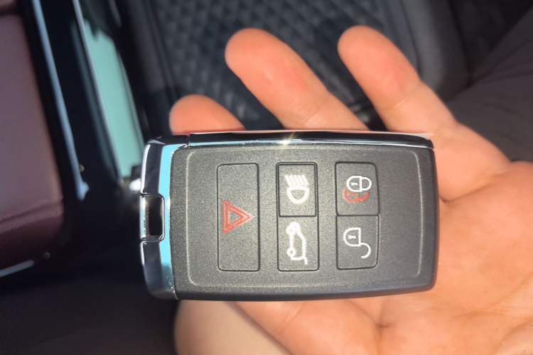 Used Land Rover Range Evoque 2023 Aurora L 249 PS Luxury Edition Vehicle Key