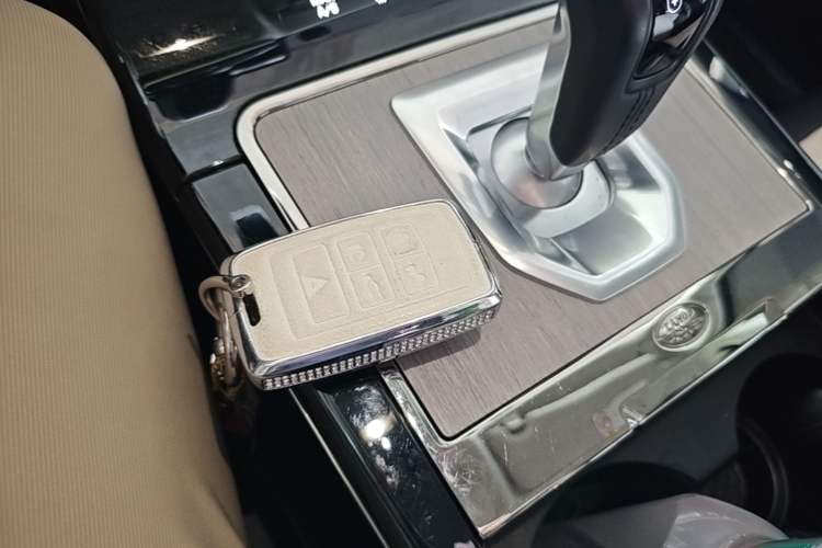 Used Land Rover Range Evoque 2023 Aurora L 249 PS Luxury Edition Vehicle Key