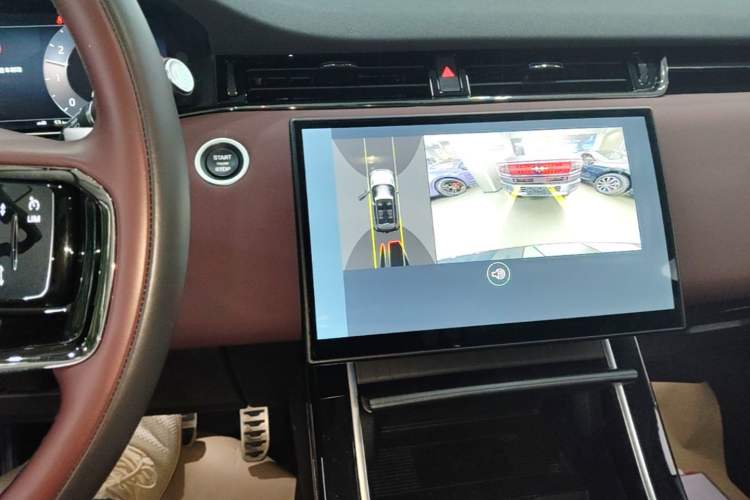 Used Land Rover Range Evoque 2024 Aurora L 249 PS Prestige Light-Chasing Edition Audio And AC Panel