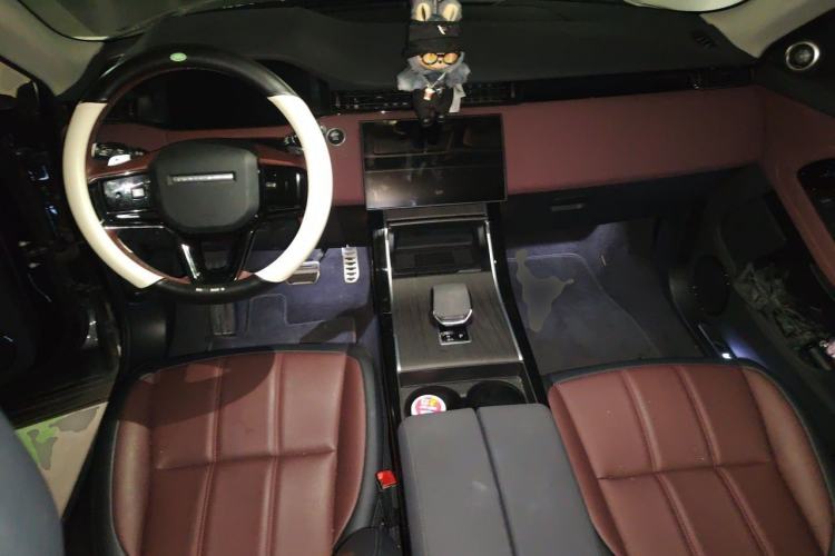 Used Land Rover Range Evoque 2024 Aurora L 249 PS Prestige Light-Chasing Edition Center Console