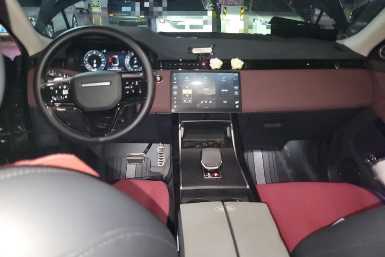 Used Land Rover Range Evoque 2024 Aurora L 249 PS Prestige Light-Chasing Edition Center Console