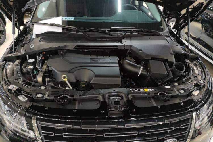 Used Land Rover Range Evoque 2024 Aurora L 249 PS Prestige Light-Chasing Edition Engine Bay