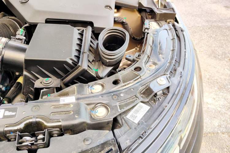 Used Land Rover Range Evoque 2024 Aurora L 249 PS Glowing Limited Edition Engine Bay Left