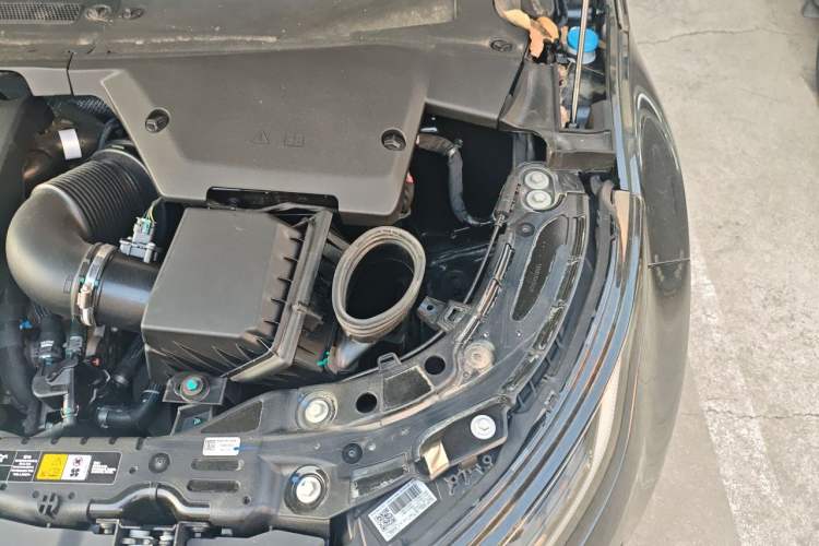 Used Land Rover Range Evoque 2024 Aurora L 249 PS Prestige Light-Chasing Edition Engine Bay Left