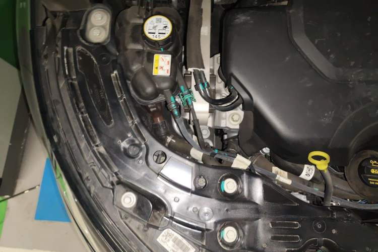 Used Land Rover Range Evoque 2024 Aurora L 249 PS Prestige Light-Chasing Edition Engine Bay Right