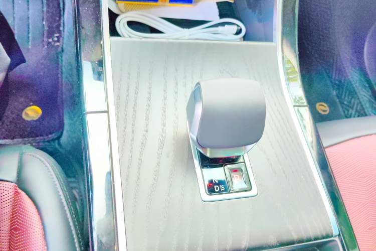 Used Land Rover Range Evoque 2024 Aurora L 249 PS Glowing Limited Edition Gear Lever