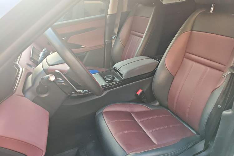 Used Land Rover Range Evoque 2024 Aurora L 249 PS Prestige Light-Chasing Edition Left Front Seat