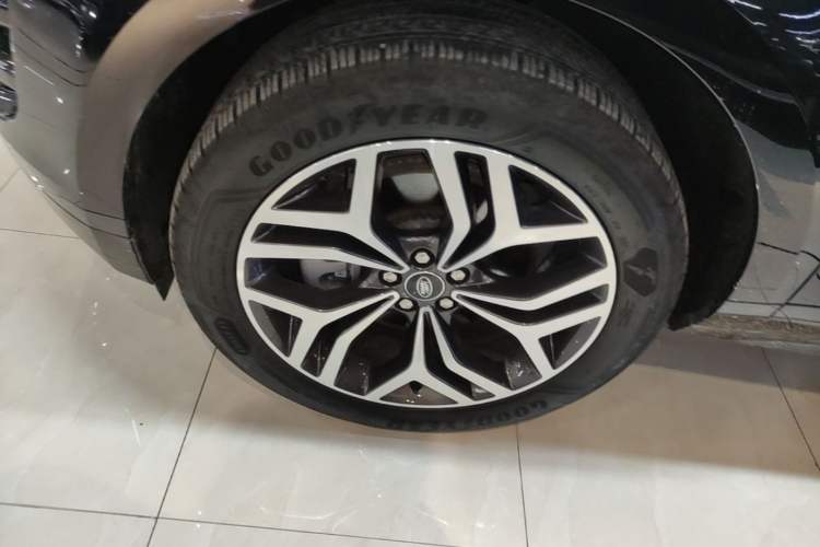 Used Land Rover Range Evoque 2024 Aurora L 249 PS Prestige Light-Chasing Edition Left Front Wheel Hub