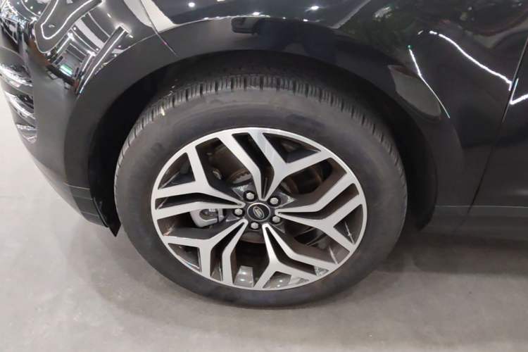 Used Land Rover Range Evoque 2024 Aurora L 249 PS Prestige Light-Chasing Edition Left Front Wheel Hub