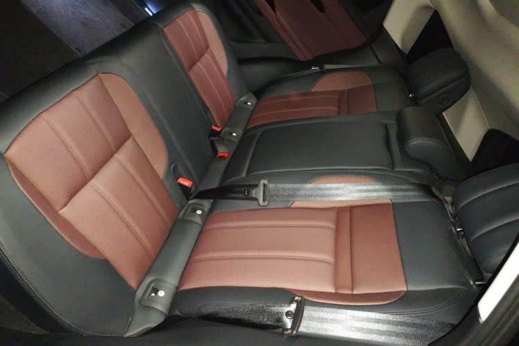 Used Land Rover Range Evoque 2024 Aurora L 249 PS Prestige Light-Chasing Edition Left Rear Seat