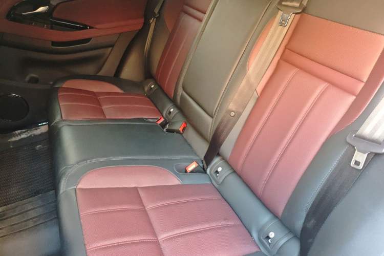 Used Land Rover Range Evoque 2024 Aurora L 249 PS Prestige Light-Chasing Edition Left Rear Seat