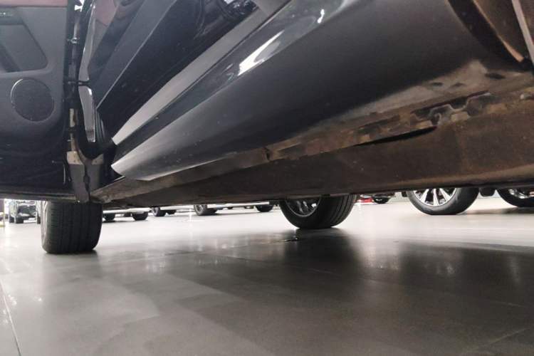 Used Land Rover Range Evoque 2024 Aurora L 249 PS Prestige Light-Chasing Edition Left Side Sill