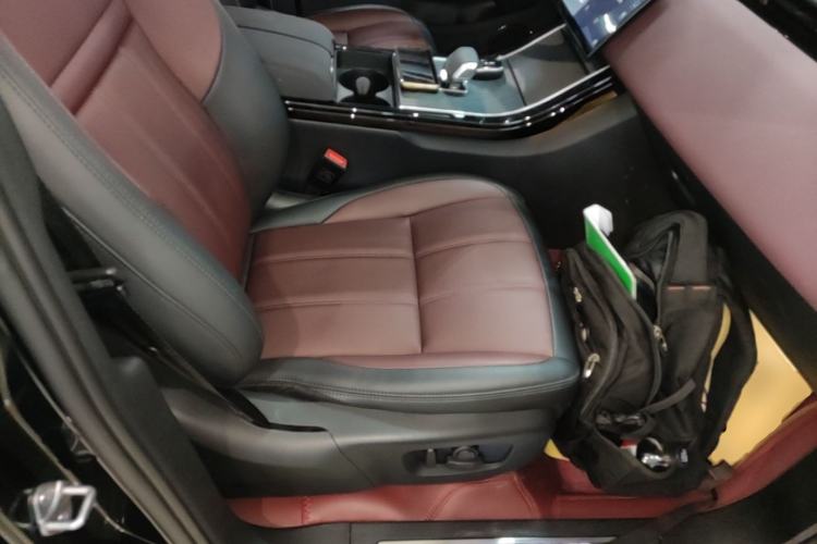 Used Land Rover Range Evoque 2024 Aurora L 249 PS Prestige Light-Chasing Edition Right Front Seat