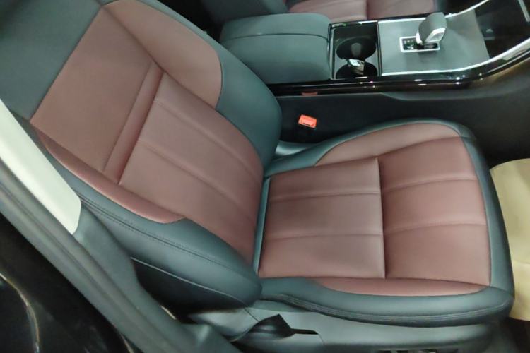Used Land Rover Range Evoque 2024 Aurora L 249 PS Prestige Light-Chasing Edition Right Front Seat