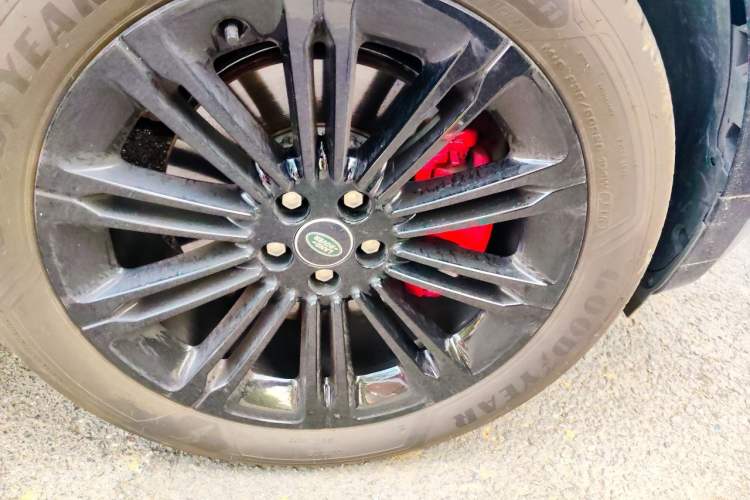 Used Land Rover Range Evoque 2024 Aurora L 249 PS Glowing Limited Edition Right Front Wheel Hub