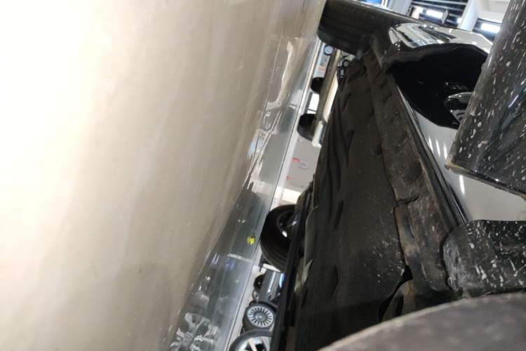 Used Land Rover Range Evoque 2024 Aurora L 249 PS Prestige Light-Chasing Edition Right Side Sill