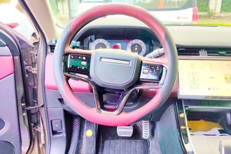 Used Land Rover Range Evoque 2024 Aurora L 249 PS Glowing Limited Edition Steering Wheel
