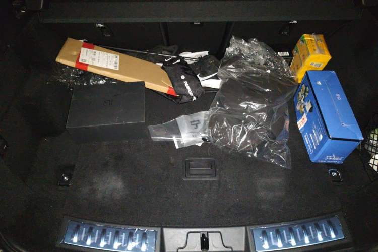 Used Land Rover Range Evoque 2024 Aurora L 249 PS Prestige Light-Chasing Edition Trunk