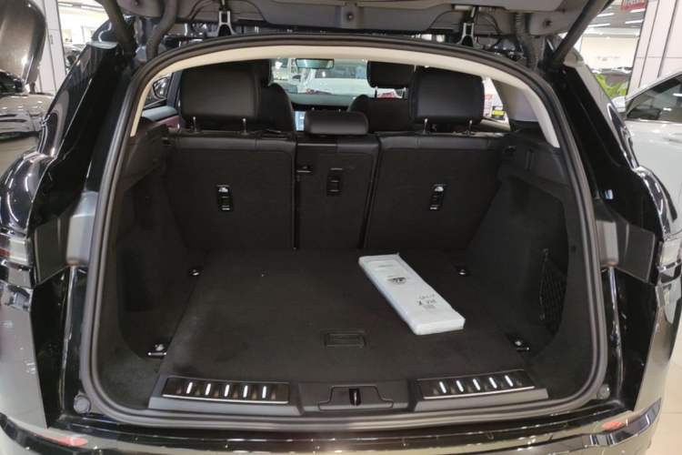 Used Land Rover Range Evoque 2024 Aurora L 249 PS Prestige Light-Chasing Edition Trunk