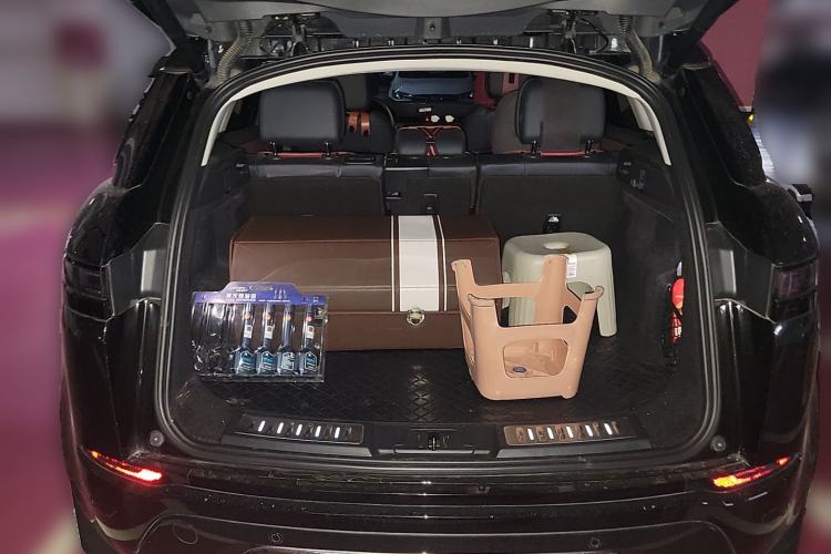 Used Land Rover Range Evoque 2024 Aurora L 249 PS Prestige Light-Chasing Edition Trunk
