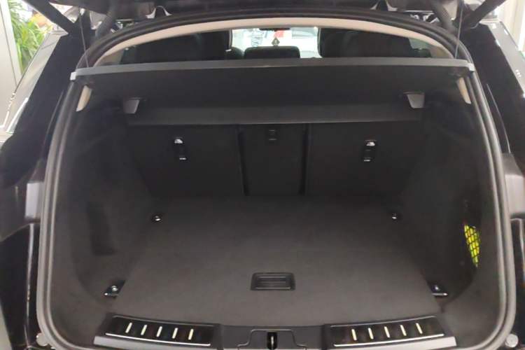 Used Land Rover Range Evoque 2024 Aurora L 249 PS Prestige Light-Chasing Edition Trunk
