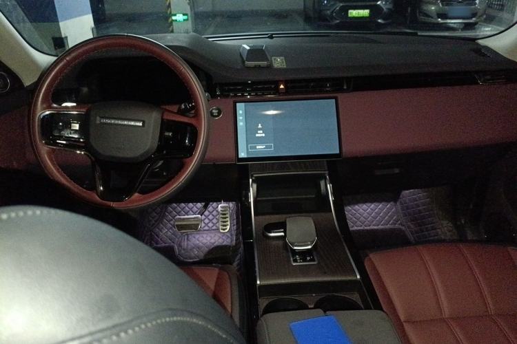 Used Land Rover Range Evoque 2024 Aurora L 249 PS Prestige Light-Chasing Edition Center Console