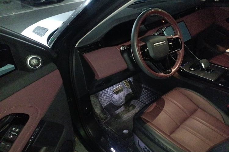 Used Land Rover Range Evoque 2024 Aurora L 249 PS Prestige Light-Chasing Edition Driver Seat