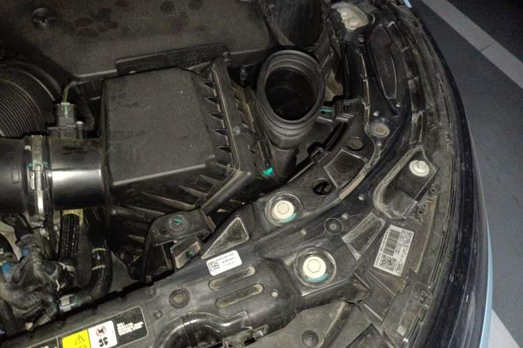 Used Land Rover Range Evoque 2024 Aurora L 249 PS Prestige Light-Chasing Edition Engine Bay Left