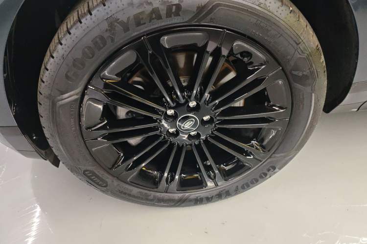 Used Land Rover Range Evoque 2024 Aurora L 249 PS Prestige Light-Chasing Edition Exterior 7