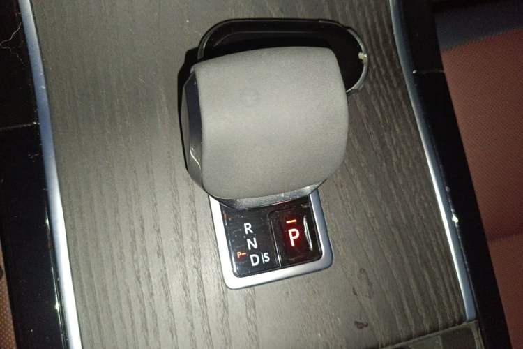 Used Land Rover Range Evoque 2024 Aurora L 249 PS Prestige Light-Chasing Edition Gear Lever