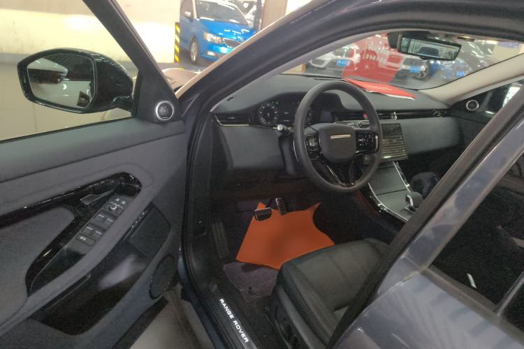 Used Land Rover Range Evoque 2024 Aurora L 249 PS Prestige Light-Chasing Edition Interior 3